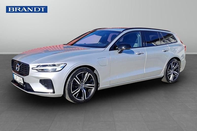 Silver Begagnad 2022 Volvo V60 R-Design Pro Kombi | 419 900 kr (Marknadspris) - Bild 1/4