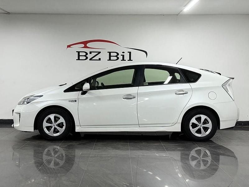 Begagnad Toyota Prius Plug-in Hybrid 136 HK (100 kW) 2012 Vit Halvkombi