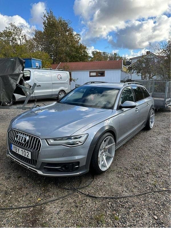Grå Begagnad 2016 Audi A6 Allroad Kombi | 210 000 kr (Dyr) - Bild 1/4