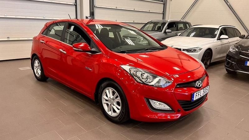 Röd Begagnad 2014 Hyundai i30 Halvkombi | 89 000 kr (Marknadspris) - Bild 1/4