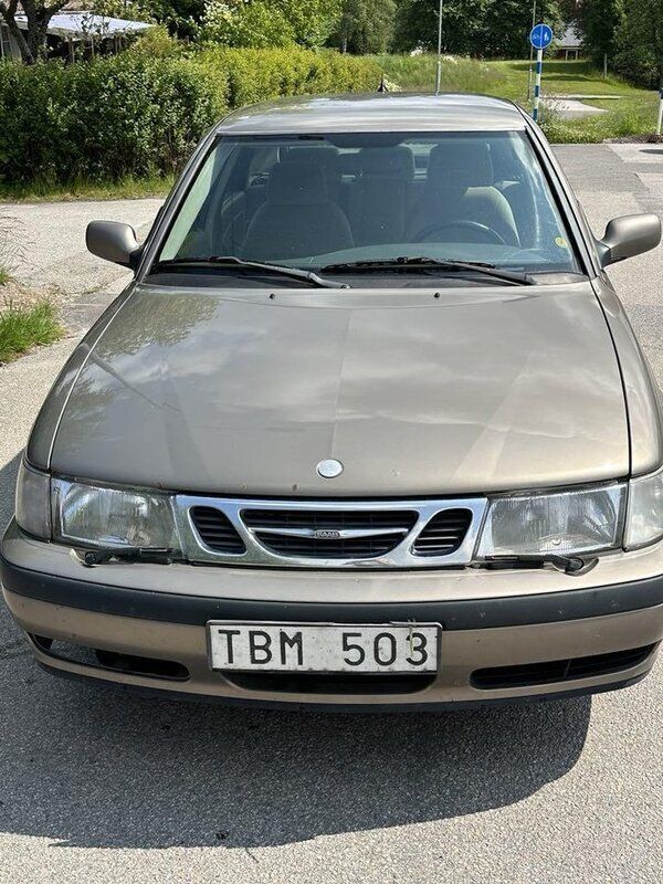 Brun Begagnad 2002 Saab 9-3 Halvkombi | 15 000 kr (Lite dyr) - Bild 1/4