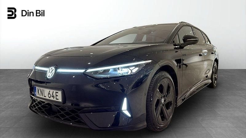 Svart (grenadilla black metallic) Begagnad 2025 VW ID.7 GTX Sedan | 639 900 kr (Marknadspris) - Bild 1/4
