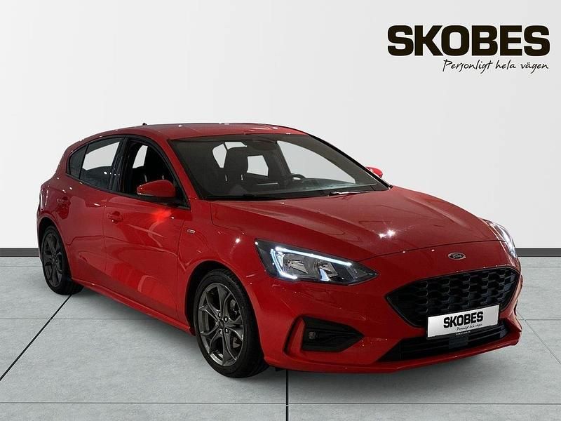Röd Begagnad 2019 Ford Focus ST-Line Halvkombi | 159 900 kr (Marknadspris) - Bild 1/3