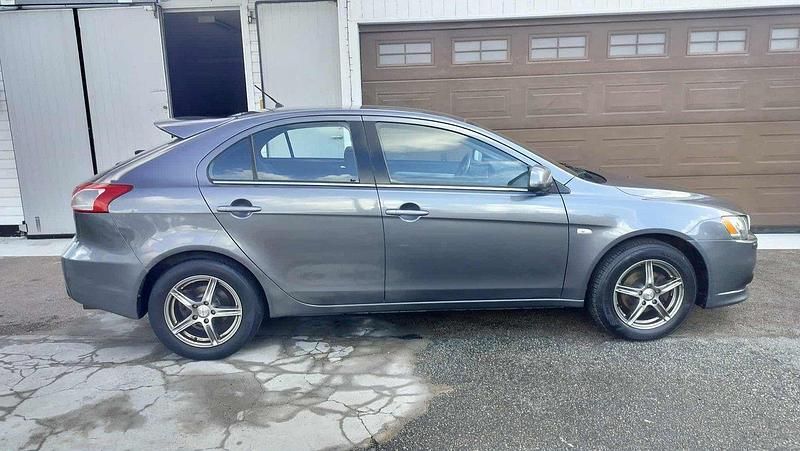 Begagnad Mitsubishi Lancer Sportback 143 HK (105 kW) 2008 Mörkgrå Halvkombi
