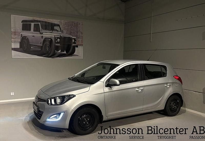 Begagnad Hyundai i20 Premium 101 HK (74 kW) 2014 Silver Halvkombi