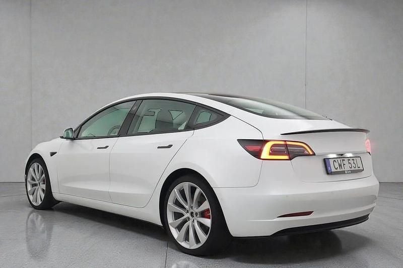 Begagnad Tesla Model 3 Performance 377 kW (513 HK) 2019 Pearl white multicoat Sedan