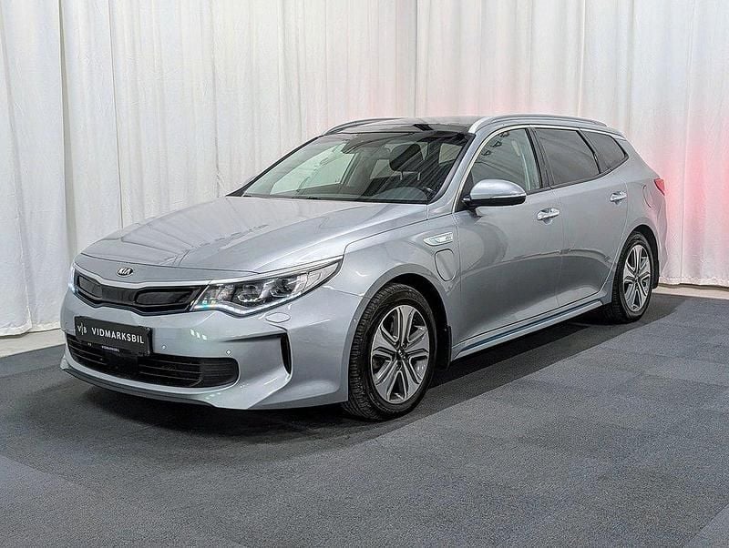 Grå Begagnad 2017 Kia Optima Hybrid 3 Sedan | 188 900 kr (Marknadspris) - Bild 1/4