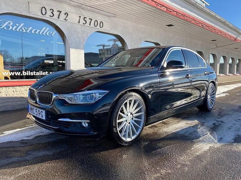 Begagnad BMW 330 Luxury Line 258 HK (189 kW) 2016 Svart Sedan