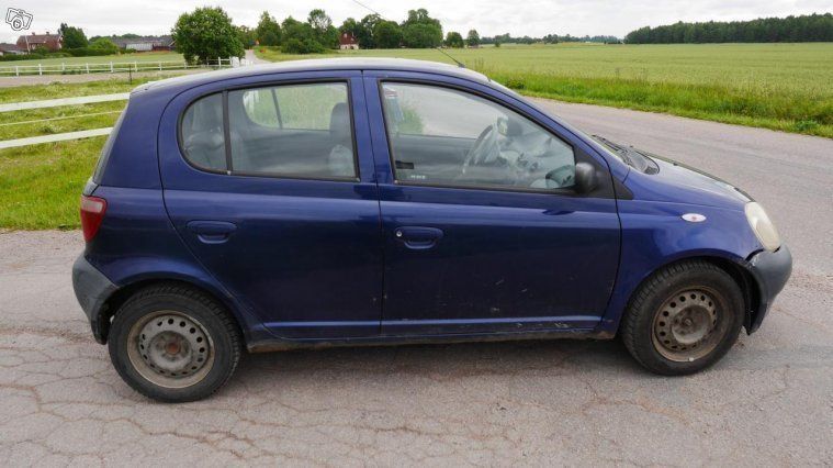 Toyota yaris 1999