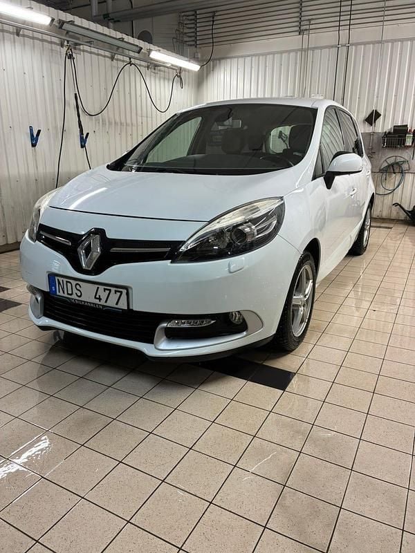 Begagnad Renault Scénic III 110 HK (80 kW) 2013 Vit