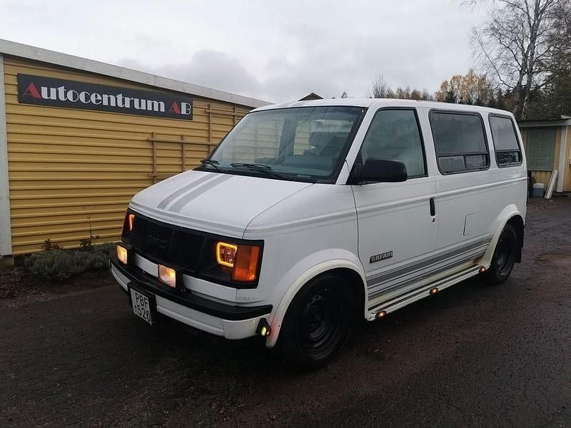 Vit Begagnad 1989 GMC Safari Minibuss | 59 900 kr - Bild 1/4