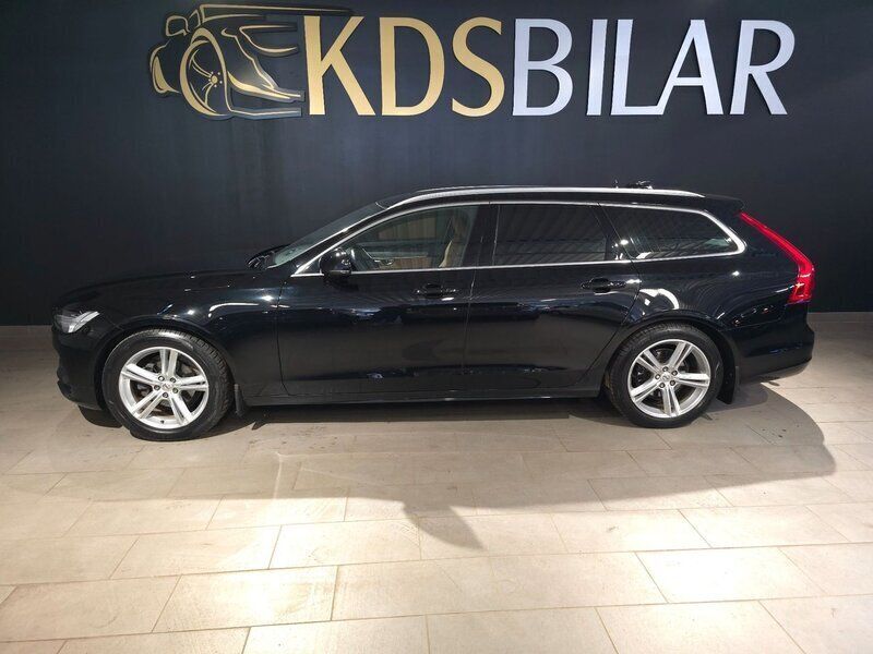 Svart Begagnad 2019 Volvo V90 Momentum Kombi | 239 500 kr (Lite dyr) - Bild 1/4