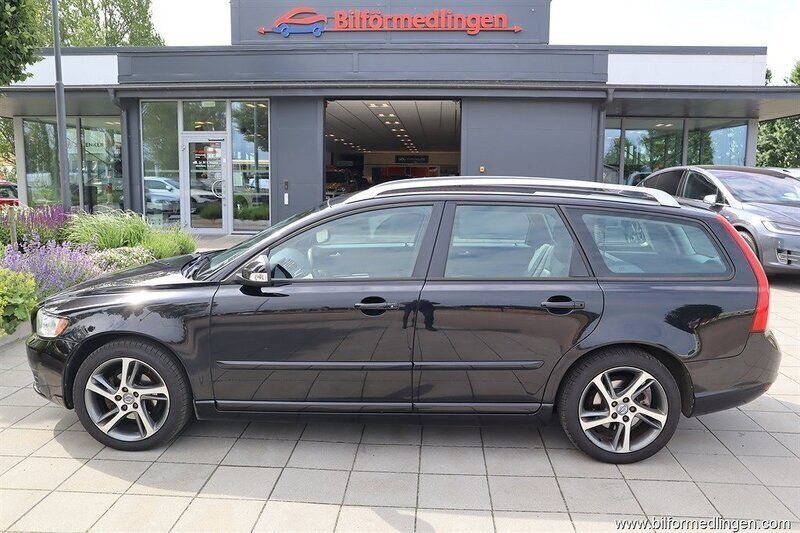 Svart samma som bilen Begagnad 2012 Volvo V50 Momentum Kombi | 69 900 kr (Marknadspris) - Bild 1/4
