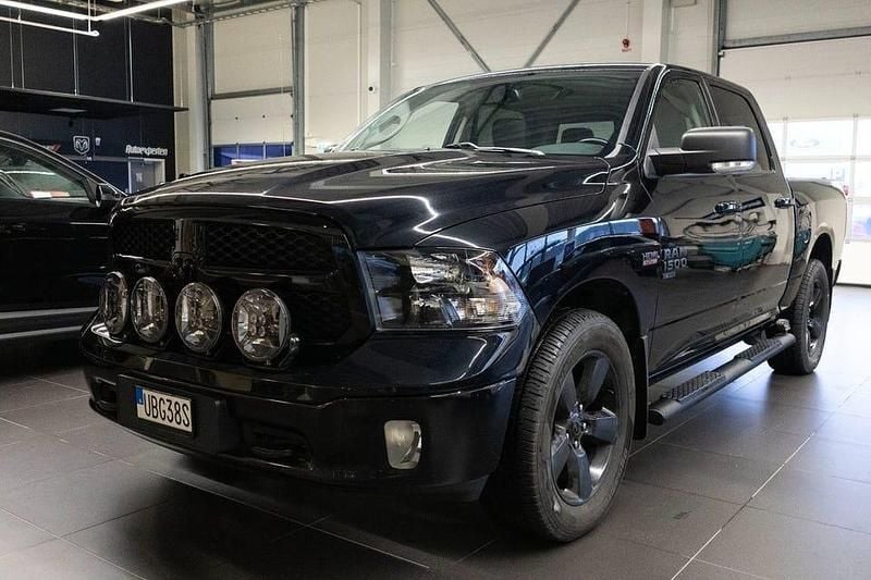 Begagnad Dodge Ram 394 HK (289 kW) 2021 Svart