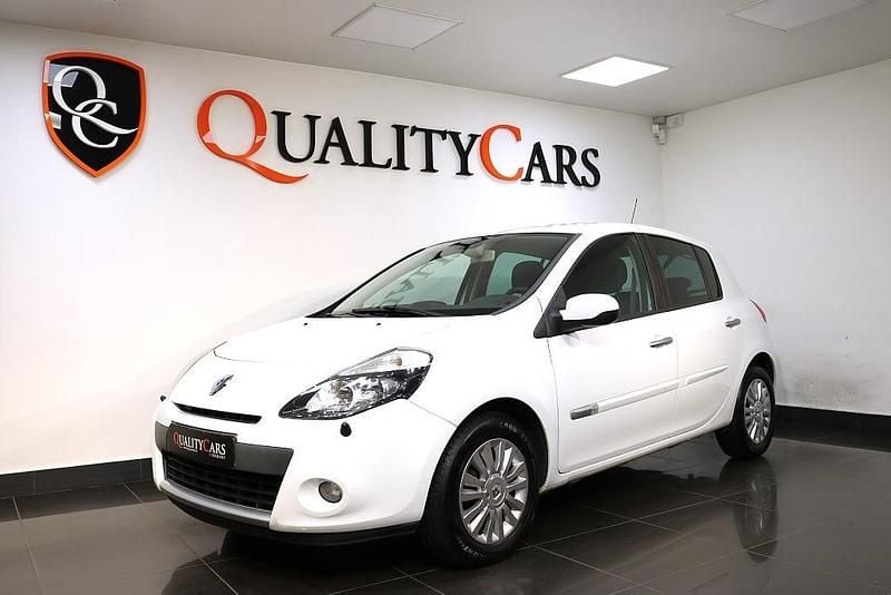 Vit Begagnad 2011 Renault Clio R.S. Halvkombi | 39 000 kr (Marknadspris) - Bild 1/4