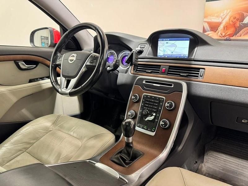 Begagnad Volvo V70 Summum 116 HK (85 kW) 2012 Röd Kombi