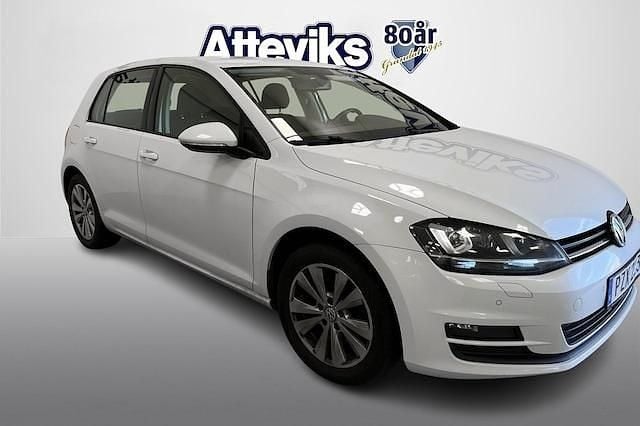 Vit Begagnad 2015 VW Golf VII Sedan | 119 000 kr (Marknadspris) - Bild 1/4