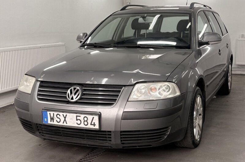 Grå Begagnad 2004 VW Passat Trendline Kombi | 9 900 kr (Lite dyr) - Bild 1/4