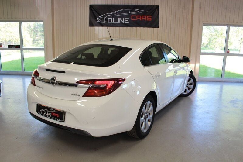 Begagnad Opel Insignia Edition 136 HK (100 kW) 2016 Vit Halvkombi