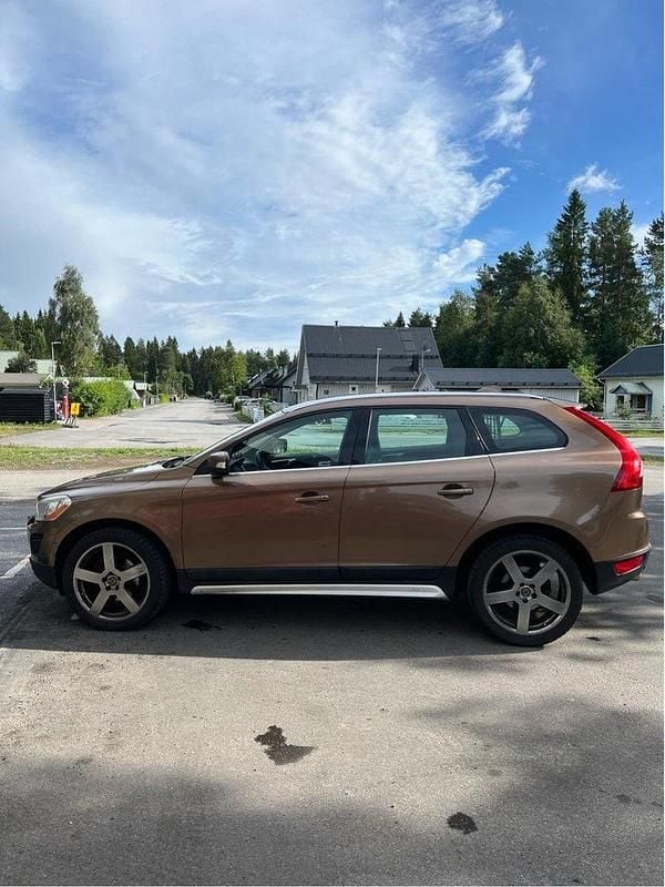 Brun Begagnad 2011 Volvo XC60 Summum SUV | 69 000 kr (Bra pris) - Bild 1/4