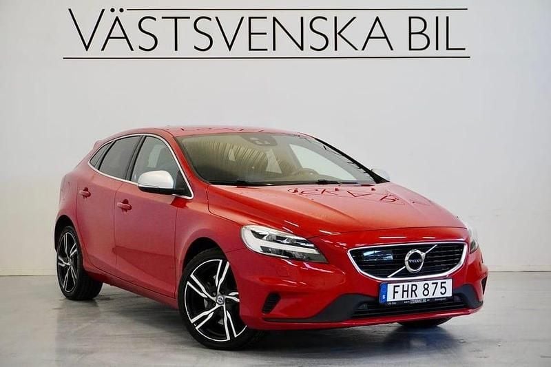 Röd Begagnad 2017 Volvo V40 R-Design | 204 000 kr (Marknadspris) - Bild 1/4