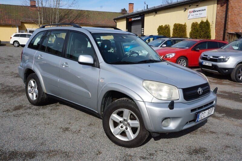 Silver Begagnad 2004 Toyota RAV4 SUV | 69 900 kr (Dyr) - Bild 1/4