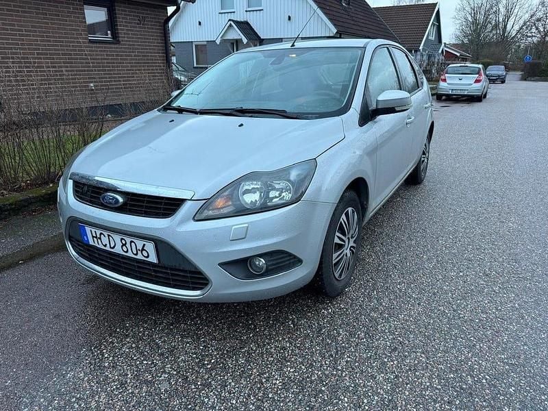 Begagnad 2009 Ford Focus Halvkombi | 33 000 kr (Marknadspris) - Bild 1/4