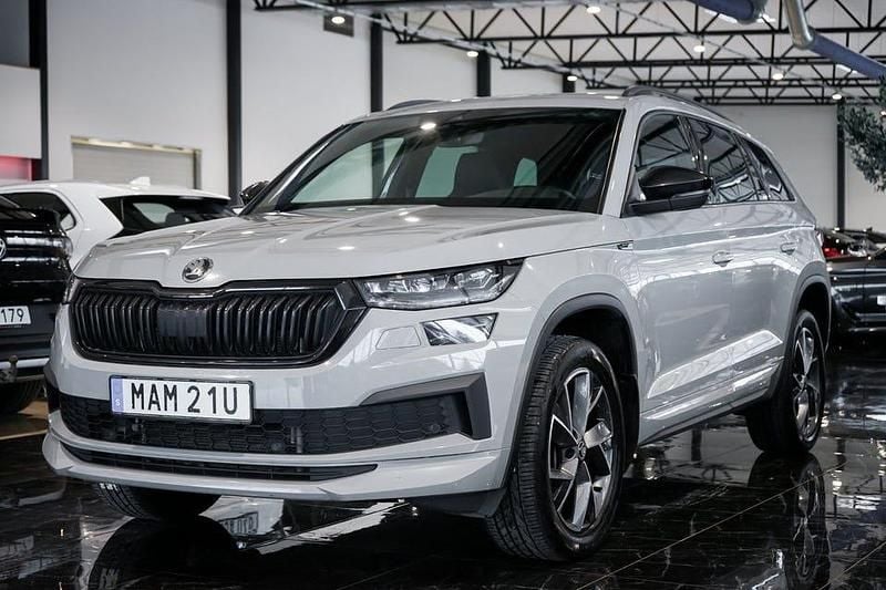 Grå Begagnad 2022 Skoda Kodiaq SportLine SUV | 324 500 kr (Bra pris) - Bild 1/4