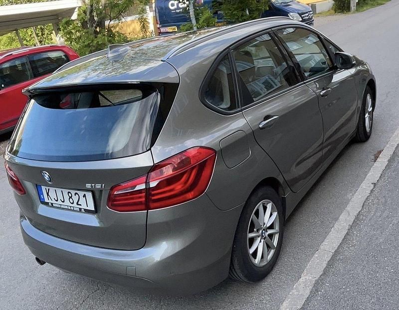Silver Begagnad 2015 BMW 218 Active Tourer Advantage Minibuss | 195 500 kr (Dyr) - Bild 1/4