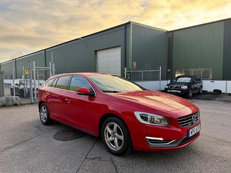 Begagnad Volvo V60 Momentum 181 HK (133 kW) 2014 Röd Kombi