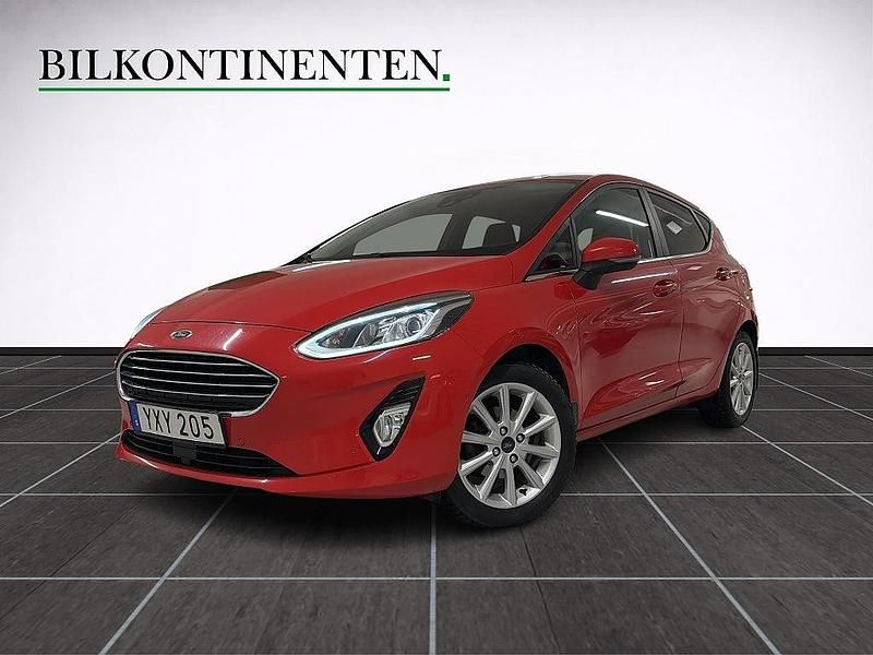 Röd Begagnad 2017 Ford Fiesta Titanium Halvkombi | 74 800 kr (Marknadspris) - Bild 1/4