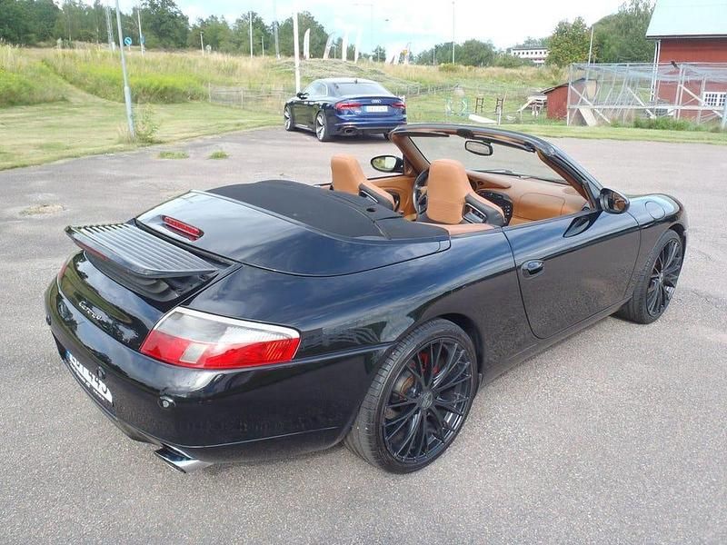 Begagnad Porsche 911 Carrera 4 301 HK (221 kW) 2001 Svart Cab