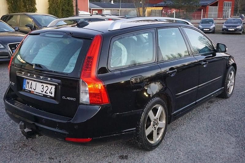 Begagnad Volvo V50 Momentum 116 HK (85 kW) 2011 Svart Kombi
