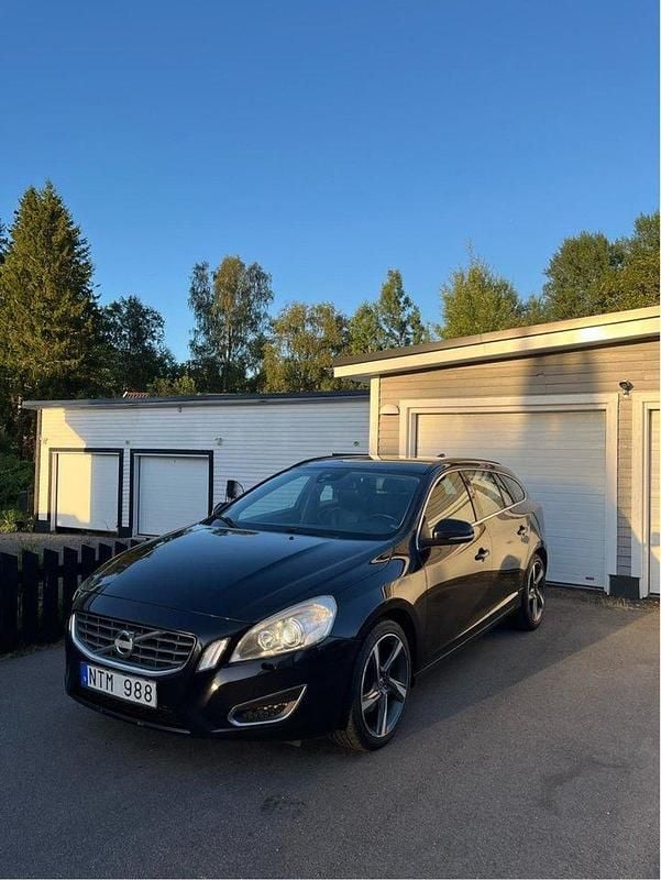 Svart Begagnad 2013 Volvo V60 Momentum Kombi | 63 000 kr (Bra pris) - Bild 1/4