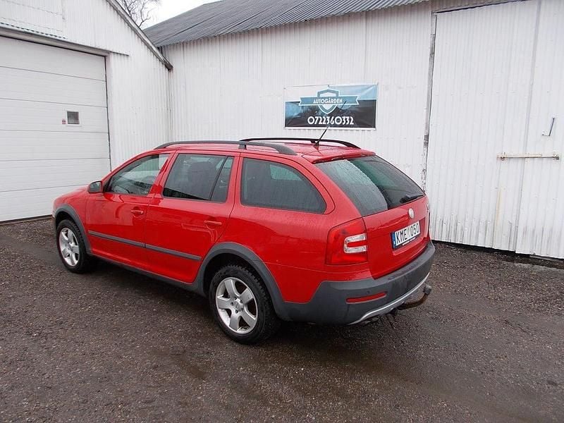Begagnad Skoda Octavia Scout 140 HK (102 kW) 2008 Röd Kombi