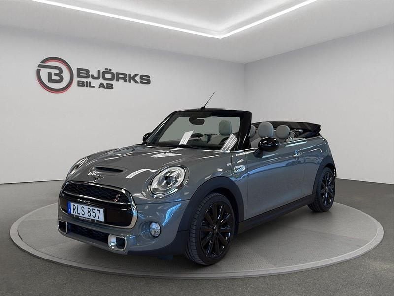 Grå Begagnad 2017 Mini Cooper S Cabriolet Chili Cab | 249 500 kr (Marknadspris) - Bild 1/4