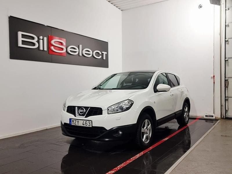 Vit Begagnad 2012 Nissan Qashqai SUV | 64 900 kr (Marknadspris) - Bild 1/4