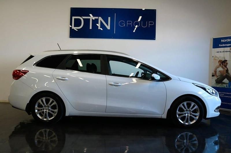 Vit Begagnad 2015 Kia Ceed Sportswagon Comfort Kombi | 99 500 kr (Marknadspris) - Bild 1/4