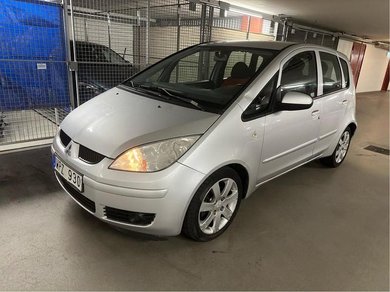 Silver Begagnad 2005 Mitsubishi Colt Halvkombi | 20 000 kr (Marknadspris) - Bild 1/4