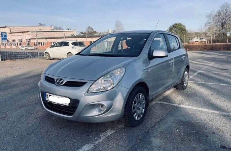 Silver Begagnad 2009 Hyundai i20 Select Halvkombi | 25 000 kr (Marknadspris) - Bild 1/4