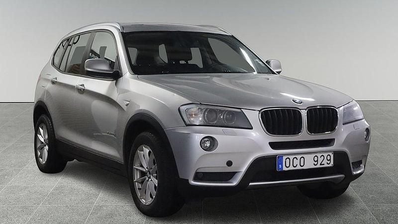 Ljusgrå Begagnad 2013 BMW X3 SUV | 138 900 kr (Marknadspris) - Bild 1/4