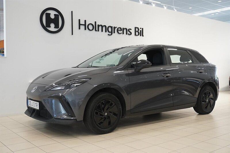 Grå Begagnad 2023 MG MG4 EV Halvkombi | 229 800 kr (Marknadspris) - Bild 1/4