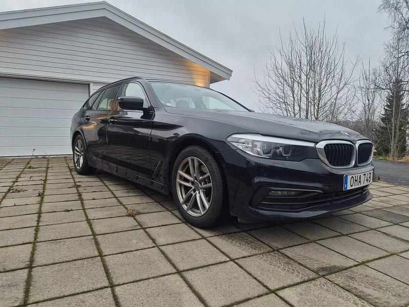 Begagnad 2020 BMW 520 Kombi | 304 800 kr (Marknadspris) - Bild 1/4