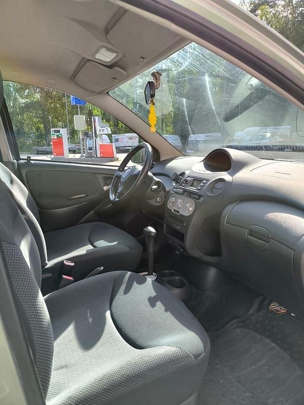 Begagnad Toyota Yaris 87 HK (63 kW) 2004