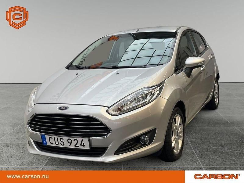 Grå Begagnad 2016 Ford Fiesta Titanium Halvkombi | 127 900 kr (Marknadspris) - Bild 1/3