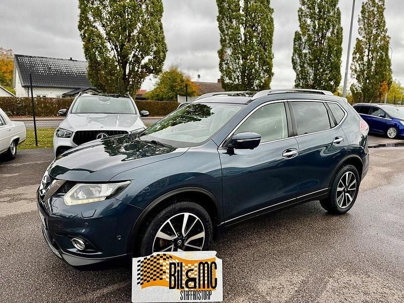 Mörkblå (blå) Begagnad 2016 Nissan X-Trail SUV | 165 800 kr (Marknadspris) - Bild 1/4