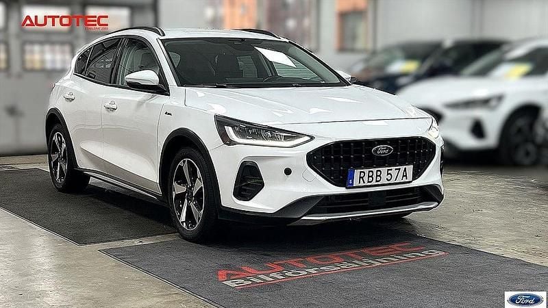 Begagnad Ford Focus Business Edition 125 HK (91 kW) 2023 Vit Halvkombi
