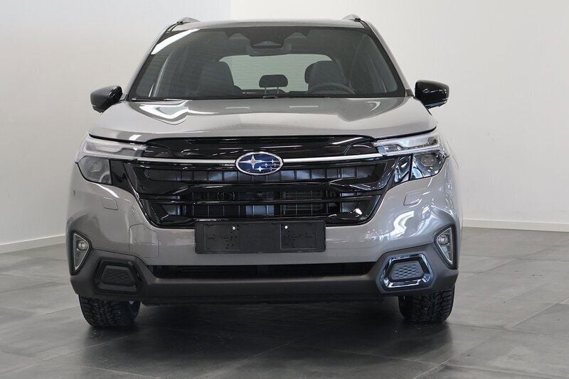 Grå Ny 2024 Subaru Forester SUV | 459 700 kr (Marknadspris) - Bild 1/4