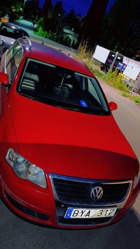 Röd Begagnad 2010 VW Passat Kombi | 45 000 kr (Marknadspris) - Bild 1/4