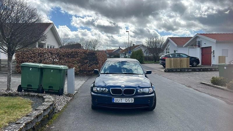 Blå Begagnad 2004 BMW 316 Sedan | 39 000 kr - Bild 1/4